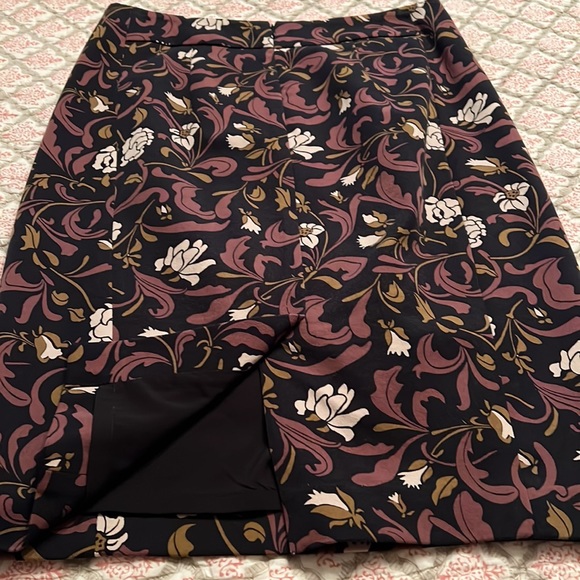Skirt, lined. Length 23” - Picture 4 of 4